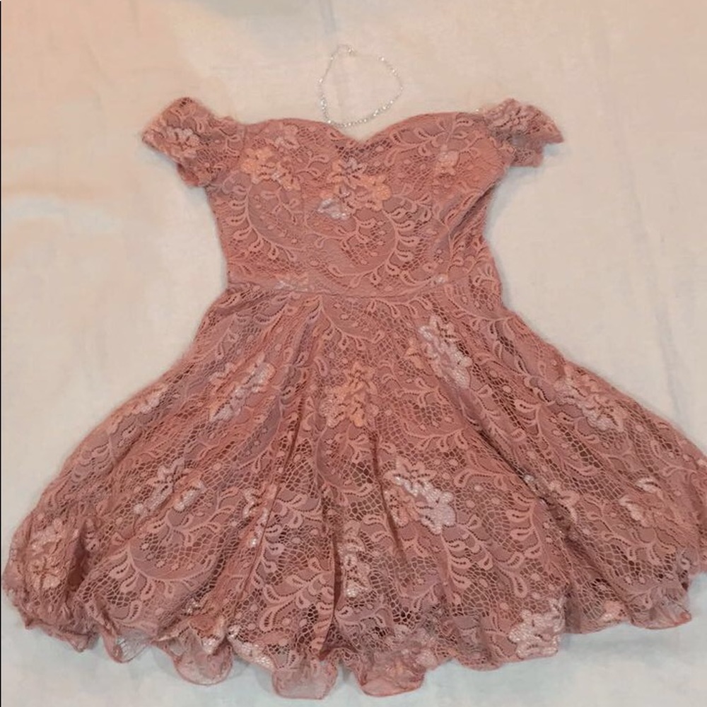 Mauve Pink Sweetheart Off-The-Shoulder Lace Dress